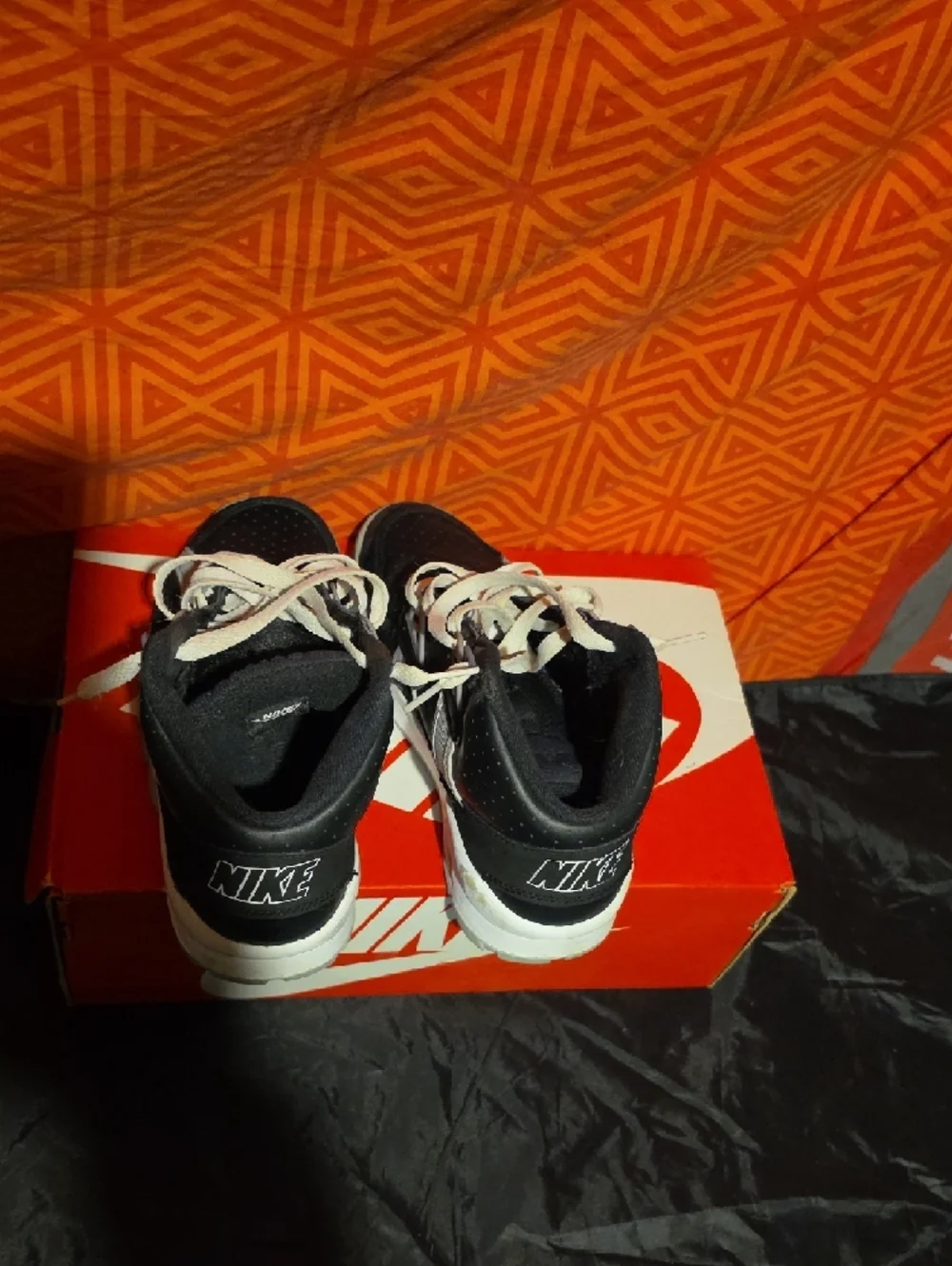 Nike Kids Black and Gray Low-Top Sneakers with White Laces - Picture 9 of 11